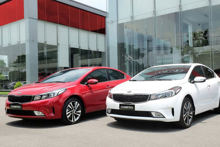 Kia Cerato trong tháng vừa qua có doanh số đạt 846 xe, tăng hơn 51% cùng kỳ năm 2017. Trong 4 tháng đầu năm 2018 doanh số Kia Cerato đạt 3.363 xe, taưng chỉ 1% so với cùng kỳ năm ngoái. Giá xe Kia Cerato dao động từ 530 tới 635 triệu đồng với 3 phiên bản tùy chọn.