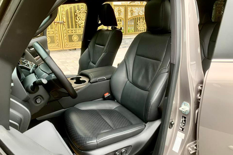 Toyota Land Cruiser 2022 đã không còn sử dụng động cơ V8 huyền thoại, thay vào đó xe trang bị động cơ V6 (V35A-FTS) 3.5L tăng áp kép sản sinh công suất 409 mã lực tại 5.200 vòng/phút và mô-men xoắn 650 Nm tại 2.000 - 3.600 vòng/phút. Sức mạnh được truyền xuống hệ dẫn động 4 bánh toàn thời gian 4WD thông qua hộp số tự động 10 cấp.