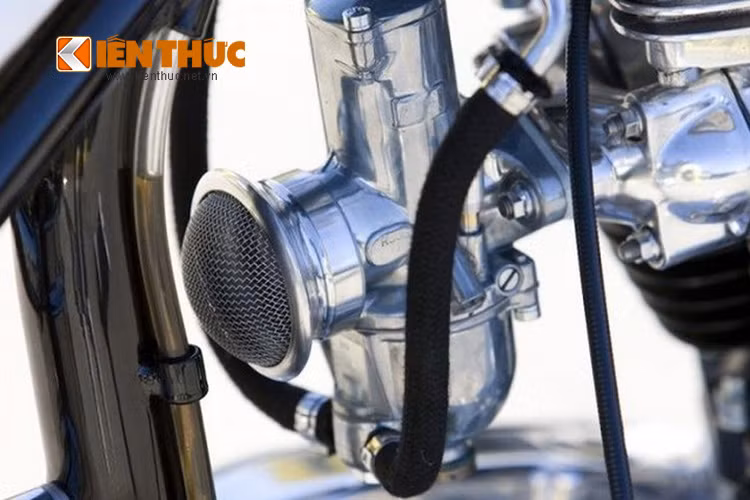 Bầu gió được thiết kế đơn giản và đánh bóng sáng trưng.