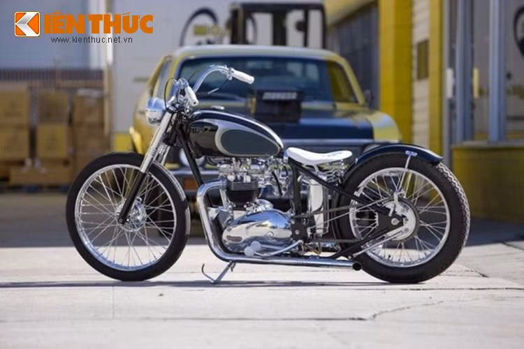 Ngam ban do Triumph Bonneville Bobber 