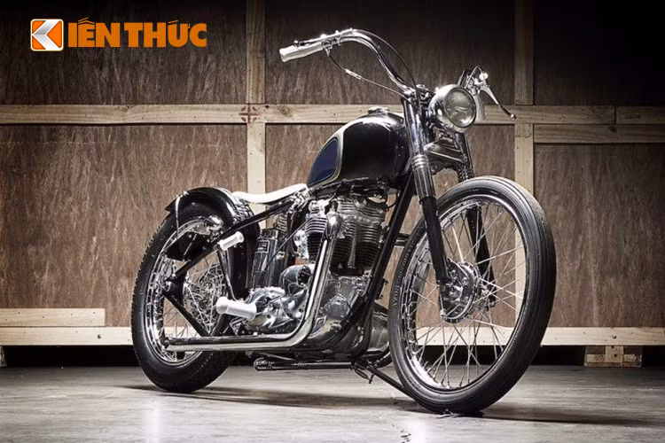 Ngoài ra, các chi tiết trên khối động cơ, ống xả... đều được hãng độ làm mới, đánh bóng hoặc bao phủ một lớp mạ crôm khiến chiếc xe trở nên nổi bật.