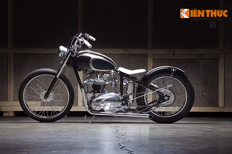 Nếu chỉ ngắm nhìn mà không tìm hiểu, chắc chắn bạn khó có thể đoán được rằng đây là mẫu "xế nổ" hơn 50 năm tuổi.