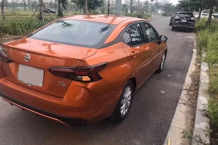 Nissan Sunny đã có mặt ở Việt Nam từ năm 2015 và 6 năm qua, xe chưa có bất kỳ bản nâng cấp đáng kể nào. Trong khi đó, các đối thủ Toyota Vios, Honda City, Hyundai Accent và gần đây là Mitsubishi Attrage liên tục có những sự đổi mới, còn Kia Soluto thu hút khách hàng bởi mức giá hấp dẫn.