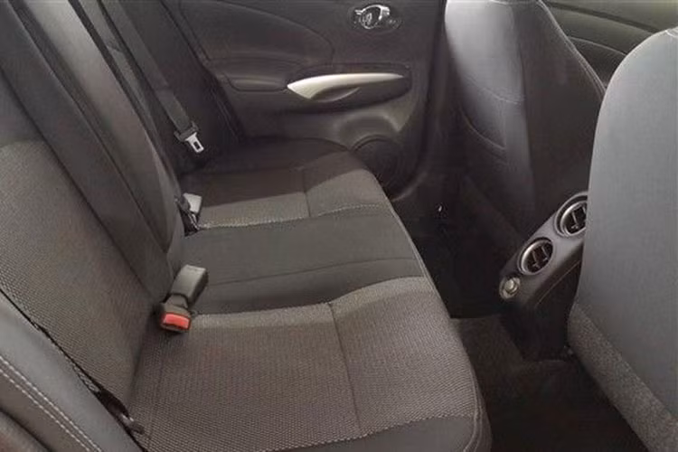 Hiện chưa có thông tin chi tiết về Nissan Almera 2021 tại Việt Nam. Tuy nhiên, nhiều khả năng mẫu xe này cũng sẽ được trang bị động cơ xăng 3 xi-lanh, tăng áp, dung tích 1.0L, tạo ra công suất tối đa 100 mã lực và mô-men xoắn cực đại 152 Nm, đi cùng với hộp số vô cấp Xtronic CVT.