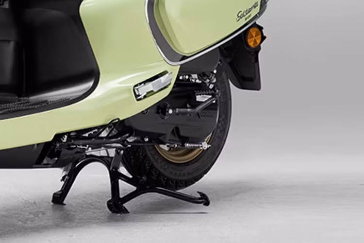 Theo một số thông tin rò rỉ, Suzuki US125 sẽ được ra mắt với 3 phiên bản, trong đó phiên bản cao cấp nhất sẽ được trang bị hệ thống chống bó cứng phanh (ABS). 