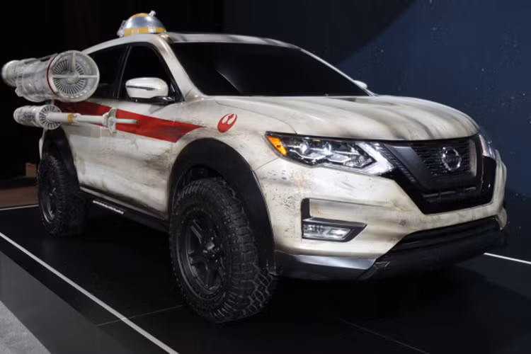 Năm 2016, Trong tập phim Rogue One: A Star Wars Story - Phần ngoại truyện của "Chiến tranh giữa các vì sao" gây cơn sốt tại các rạp phim toàn cầu. Và vô tình mẫu xe Nissan Rogue (hay còn gọi là Nissan X-Trail 2016 tại Nhật Bản và Việt Nam) có cái tên trùng với bộ phim này.