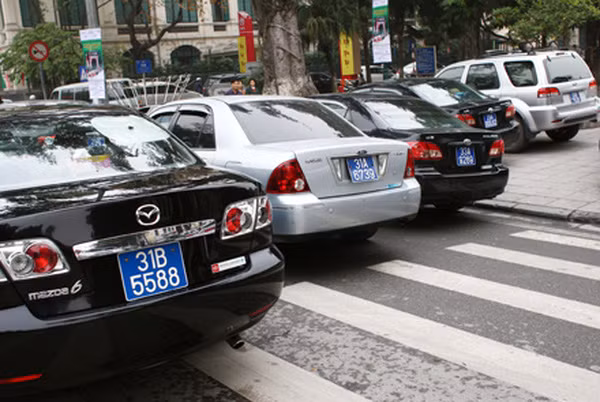 Ha Noi niem phong oto bien xanh, khoan xe cong-Hinh-2