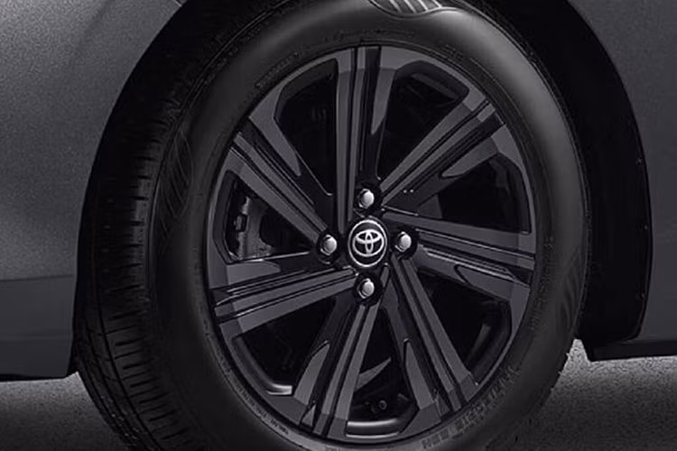 Xe được trang bị động cơ xăng hút khí tự nhiên 1.2L, sinh công suất 94 PS và mô-men xoắn 110 Nm. Sức mạnh được truyền đến các bánh trước thông qua hộp số tự động CVT.