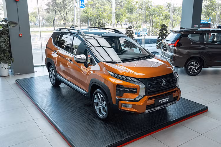  Mitsubishi Xpander Cross 2023 mới đã chính thức ra mắt tại thị trường Việt Nam với slogan “Tự tin vứng lái - thoải mái phiêu lưu" với nhiều nâng cấp cải tiến vượt trội về ngoại thất, nội thất đáp ứng toàn diện những tiêu chí về một mẫu xe lý tưởng dành cho gia đình.