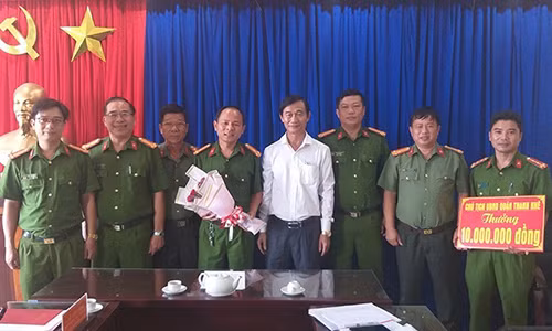 Bat “nu quai” chuyen chuoc thuoc me dan ong roi cuop tai san-Hinh-2