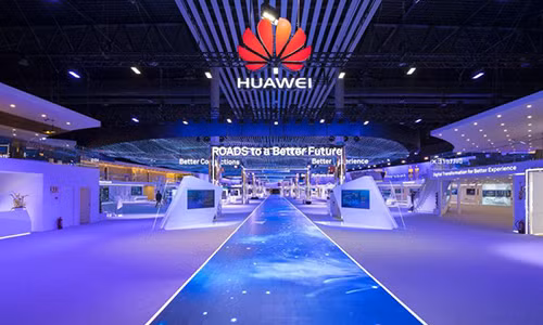 Bao nhieu noi 'tay chay', nuoc nay lai moi Huawei den thiet lap mang luoi 4G