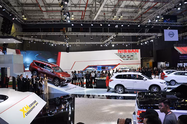 Tại triển lãm VMS 2017 lần này, ngoài việc thăm quan và khám phá những mẫu xe mới, các khách hàng cũng sẽ được nhiều chuyên gia hàng đầu về ôtô tại thị trường Việt Nam hướng dẫn những vấn đề về mua sắm cũng như lựa chọn cho mình một chiếc xe phù hợp cho cả công việc lẫn đời sống hàng ngày.