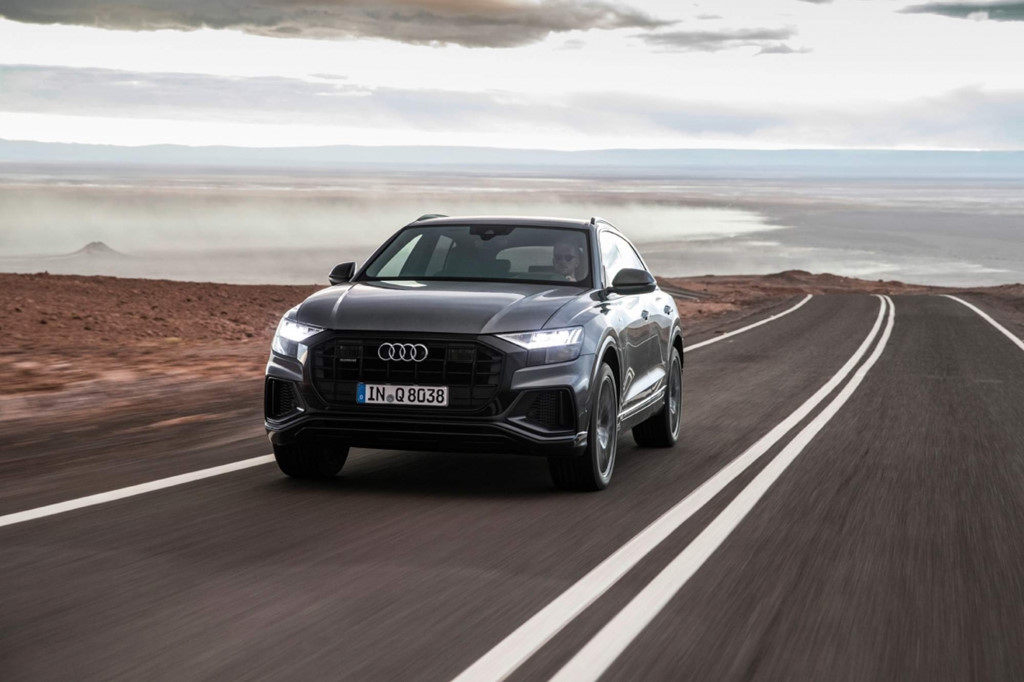Audi Q8 50 TDI mới có thể tăng tốc 0-100 km/h trong 6,3 giây trước khi đạt tốc độ tối đa 245 km/h. Đối với chỉ số tiêu hao nhiên liệu, mức tiêu hao trung bình là 6.6 lít/100 km, tương ứng với lượng khí thải CO2 là 172 g/km.