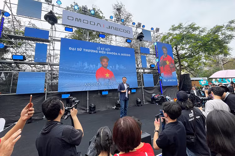 Tien dao Nguyen Xuan Son la dai su cua Omoda & Jaecoo Viet Nam