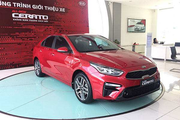 Sedan hang C Kia Cerato giam toi 40 trieu dong tai Viet Nam