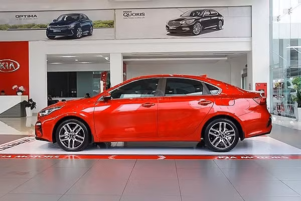 Sedan hang C Kia Cerato giam toi 40 trieu dong tai Viet Nam-Hinh-3