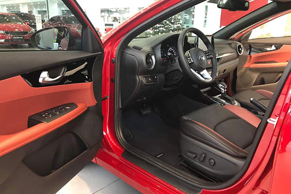 Sedan hang C Kia Cerato giam toi 40 trieu dong tai Viet Nam-Hinh-2