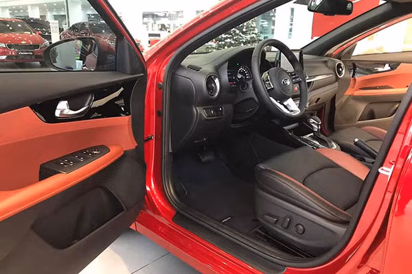 Sedan hang C Kia Cerato giam toi 40 trieu dong tai Viet Nam-Hinh-2