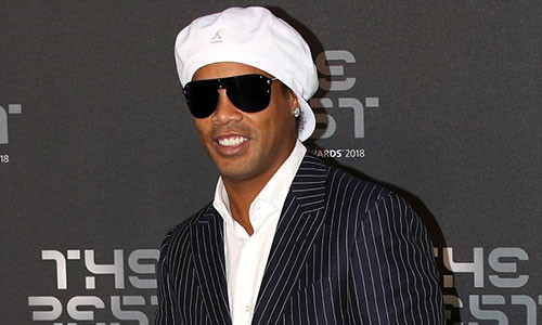 Ronaldinho vo no, tai khoan chi con 5 bang