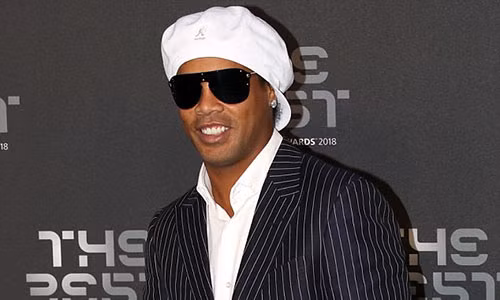 Ronaldinho vo no, tai khoan chi con 5 bang