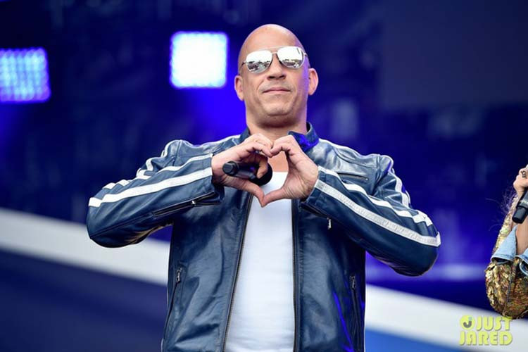 Vin Diesel cũng gửi lời cảm ơn đến người đồng nghiệp đã khuất vì đã hướng anh đi theo con đường đúng đắn. Diễn viên xúc động: “Paul Walker chính là người rất quan trọng khiến tôi quyết định làm cha. Diesel đã lấy tên Paul để đặt cho cô con gái thứ ba ra đời năm 2015. Tài tử sinh năm 1967 còn là cha đỡ đầu của Meadow – con gái Paul Walker.