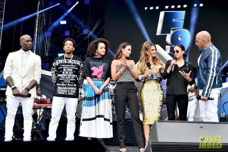 Bên cạnh đó, chúng ta còn được thấy nhiều cảnh hành động trên xe một cách phi thường và “phản vật lý” cực kỳ đã mắt. Tuy nhiên, trên khía cạnh những chiếc xe độ điên rồ mới, đáng tiếc là chúng ta chưa thấy gì nhiều ngoài một chiếc Pontiac Fiero trang bị động cơ tên lửa. 