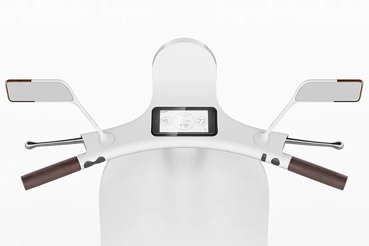 Các chi tiết không cần thiết đều được loại bỏ, tạo ra dáng vẻ xe đơn giản, đậm chất cổ điển, thân xe mỏng, tạo ra sự nhanh nhẹn, linh hoạt khi chạy trên phố. Đồng hồ tích hợp hệ thống sạc pin điện thoại trên xe, điện thoại sẽ được bảo vệ tránh khỏi nước mưa trong lớp vỏ bọc trong suốt. 