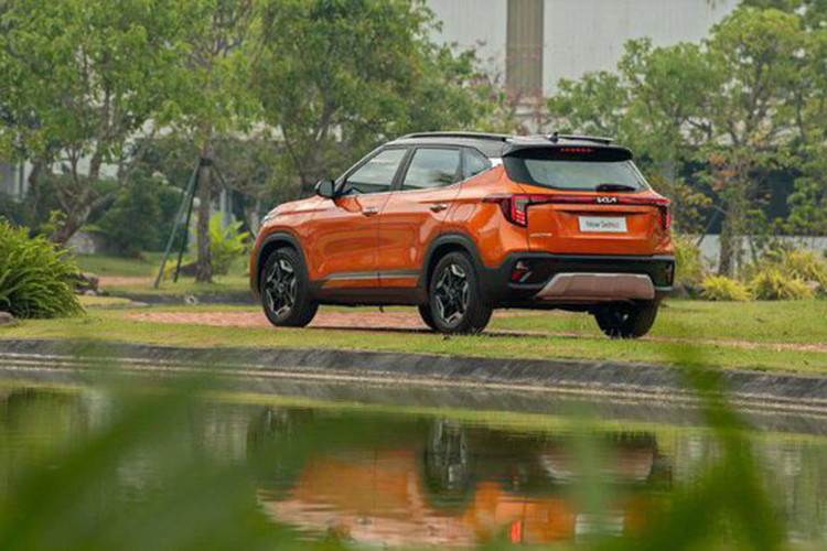 Với mức giá xe Kia Seltos 1.5 Turbo GT-Line 2024 mới được công bố, nó đắt hơn so với bản cao cấp nhất của những đối thủ như Hyundai Creta (699 triệu) và Toyota Yaris Cross (765 triệu đồng).