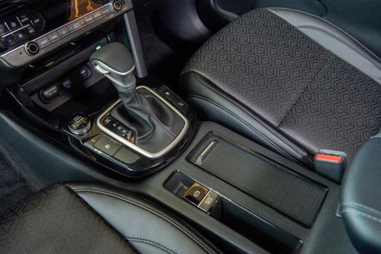 Các trang bị khác bao gồm; cảnh báo/hỗ trợ theo làn, cảnh báo/hỗ trợ tránh va chạm phía trước, cảnh báo nguy hiểm khi mở cửa xe và cảnh báo người lái mất tập trung. Phần lớn những tính năng an toàn này chỉ dành riêng cho bản 1.5 Turbo GT-Line.