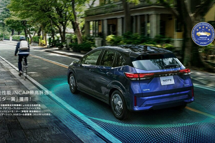 Cỗ máy này đóng vai trò truyền động máy phát cấp năng lượng cho một mô-tơ điện trên bản dẫn động cầu trước (FWD) và hai mô-tơ điện trên bản dẫn động 4 bánh (AWD).