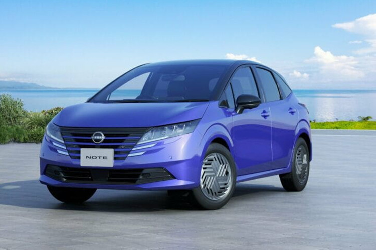 Hãng xe Nhật Bản đã ra mắt phiên bản cập nhật mẫu hatchback Nissan Note 2024 mới tại quê nhà. Trong lần nâng cấp này, hãng chủ yếu tập trung vào điều chỉnh thiết kế một số chi tiết ngoại thất, trong khi động cơ, nội thất và các trang bị công nghệ vẫn vừa thừa hưởng từ phiên bản thế hệ thứ 3 cách đây 3 năm.