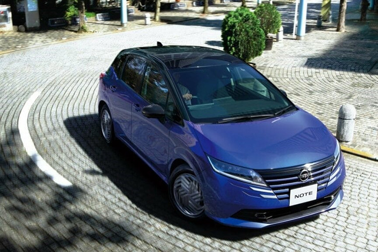 Tại Nhật Bản, xe có 4 biến thể với 14 tùy chọn màu sắc, giá xe Nissan Note facelift 2024 khởi điểm từ 2.299.000 Yên (391 triệu đồng) đối với bản FWD đến 2.690.000 Yen (458 triệu đồng) cho bản AWD.