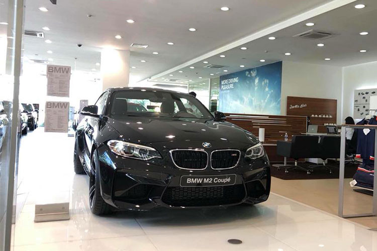 Chiếc BMW M2 Coupe mới này là dòng xe thể thao cỡ nhỏ mới của hãng xe đình đám tại Đức. Đây là phiên bản kế thừa của "người anh em" 1 Series M Coupe đã ngừng sản xuất, do chỉ bán được 6.309 chiếc trên toàn cầu. So với 1 Series M Coupe, BMW M2 có kích thước lớn hơn.