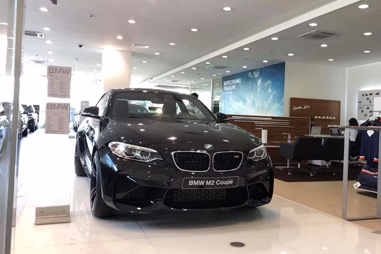 Chiếc BMW M2 Coupe mới này là dòng xe thể thao cỡ nhỏ mới của hãng xe đình đám tại Đức. Đây là phiên bản kế thừa của "người anh em" 1 Series M Coupe đã ngừng sản xuất, do chỉ bán được 6.309 chiếc trên toàn cầu. So với 1 Series M Coupe, BMW M2 có kích thước lớn hơn.