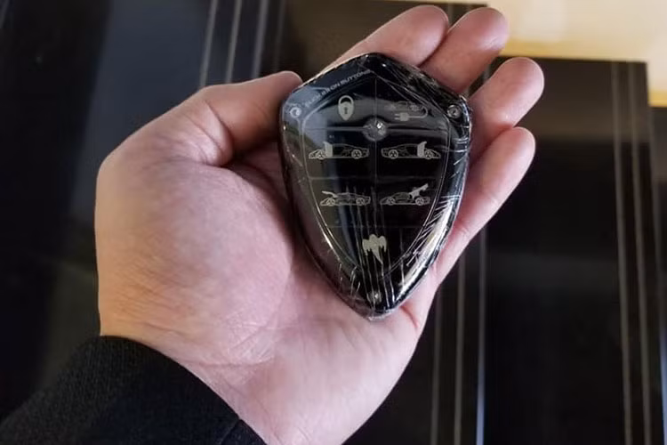 Dòng siêu xe Koenigsegg Regera khi ra mắt đã nhận được rất nhiều sự quan tâm của đại gia trên toàn thế giới vì đây là 1 trong những siêu phẩm hiếm hoi lọt vào phân khúc megacar. Chính vì điều này mà khi có một chiếc xe Koenigsegg Regera được đại gia Việt mang về đã khiến không ít người yêu xe ở Đông Nam Á bất ngờ.