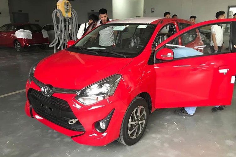 Cùng với mẫu Rush, chiếc xe Toyota Wigo giá rẻ cuối cùng cũng đã có mặt tại một đại lý chính hãng ở Việt Nam, chuẩn bị bán ra chính thức. Điều này cho thấy các mẫu xe Toyota nhập về từ Indonesia đã hoàn thành các thủ tục thông quan, đáp ứng được các quy định từ Nghị Định 116.