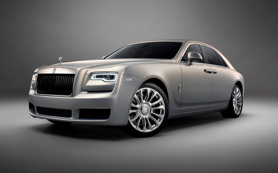 Hãng siêu xe sang Rolls-Royce chỉ sản xuất 35 chiếc cho loạt xe Silver Ghost Collection với mức giá chưa được tiết lộ. Tuy nhiên, cả 35 chiếc Silver Ghost đều đã tìm được chủ nhân trước khi xuất xưởng. 