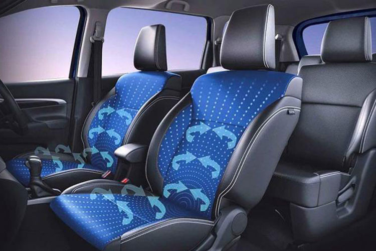 Tương tự Toyota Urban Cruiser Hyryder, Grand Vitara 2022 cũng có 2 tùy chọn động cơ. Thứ nhất là hệ truyền động hệ truyền động mild hybrid, bao gồm máy xăng 4 xi-lanh, dung tích 1.5L và máy phát điện tích hợp bộ đề ISG, sản sinh công suất tối đa 103 mã lực cùng mô-men xoắn cực đại 137 Nm. Động cơ kết hợp với hộp số sàn 5 cấp hoặc hộp số tự động 6 cấp. Phiên bản số sàn có thể dùng hệ dẫn động 4 bánh toàn thời gian AWD.