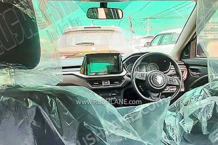 Dự đoán nội thất của Suzuki Grand Vitara 2022. sẽ có những trang bị giống Toyota Urban Cruiser Hyryder 2022 như màn hình thông tin giải trí dạng cảm ứng 9 inch, màn hình hiển thị thông tin kính lái, bảng đồng hồ kỹ thuật số, cửa sổ trời toàn cảnh Panorama,...