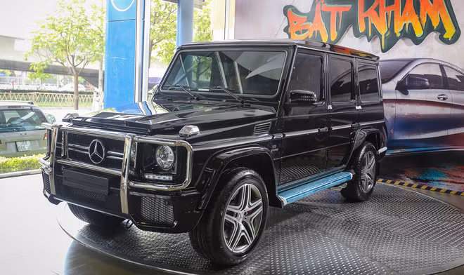 Tại thị trường Việt Nam, Mercedes G63 được phân phối chính hãng với mức giá bán ra khoảng 7,074 tỷ đồng. Số tiền để tậu chiếc xế off-road này đủ mua 2 chiếc sedan sang trọng Mercedes S400.