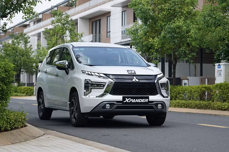  Mitsubishi Xpander số sàn giá 560 triệu đồng Với mức giá này, khách hàng có thể lựa chọn phiên bản số sàn của mẫu xe Mitsubishi Xpander với giá bán 560 triệu đồng. Hiện mẫu xe này là mẫu MPV đa dụng bán chạy nhất thị trường hiện nay.