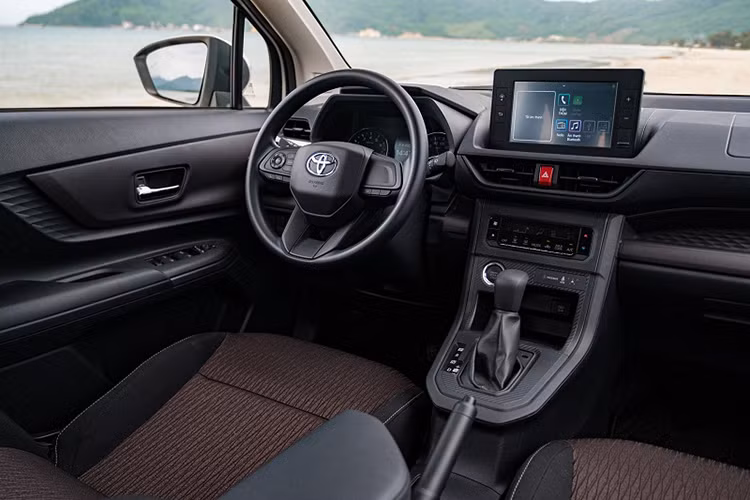 Cung cấp sức mạnh cho Toyota Avanza Premio là động cơ có dung tích 1,5 lít, có suất cực đại đạt 105Hp, đi kèm hộp số sàn 5 cấp và hộp số tự động vô cấp (CVT). Các hệ thống an toàn tiêu chuẩn được trang bị trên Toyota Avanza Premio bao gồm: hệ thống cân bằng điện tử, hỗ trợ khởi hành ngang dốc, camera lùi hỗ trợ đỗ xe, cảm biến hỗ trợ đỗ xe, túi khí an toàn.