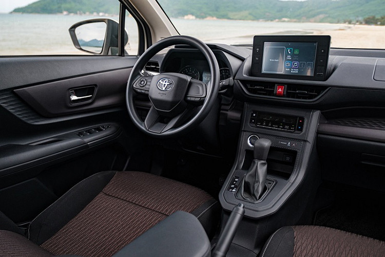 Cung cấp sức mạnh cho Toyota Avanza Premio là động cơ có dung tích 1,5 lít, có suất cực đại đạt 105Hp, đi kèm hộp số sàn 5 cấp và hộp số tự động vô cấp (CVT). Các hệ thống an toàn tiêu chuẩn được trang bị trên Toyota Avanza Premio bao gồm: hệ thống cân bằng điện tử, hỗ trợ khởi hành ngang dốc, camera lùi hỗ trợ đỗ xe, cảm biến hỗ trợ đỗ xe, túi khí an toàn.