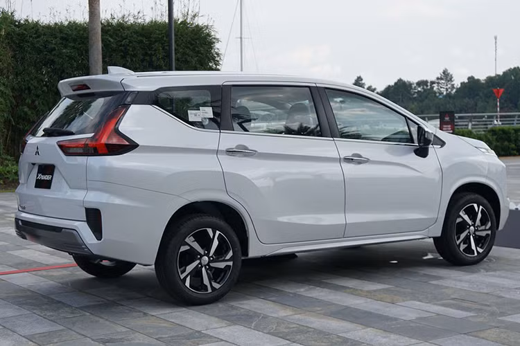 Cung cấp sức mạnh cho xe là động cơ 1,5 lít có công suất cực đại 105 mã lực và mô-men xoắn cực đại 141Nm. Các tính năng an toàn cho xe bao gồm: hệ thống chống cứng bó phanh ABS, phân phối lực phanh điện tử, hỗ trợ lực phanh khẩn cấp, cân bằng điện tử &amp; kiểm soát lực kéo, khởi hành ngang dốc,…