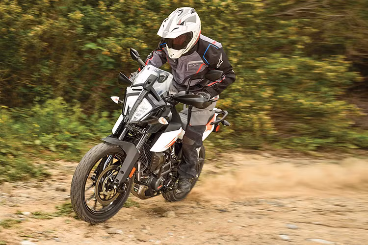 Tại thị trường Việt nam hiện nay, KTM 390 Adventure 2020 mới sẽ là một trong những lựa chọn tốt nhất trong phân khúc Adventure dưới 200 triệu đồng. Mẫu xe này so kè cùng hàng loạt đối thủ như Kawasaki Versys X-300, Benelli TRK 502 hay Royal Enfield Himalayan và Honda CB500X.