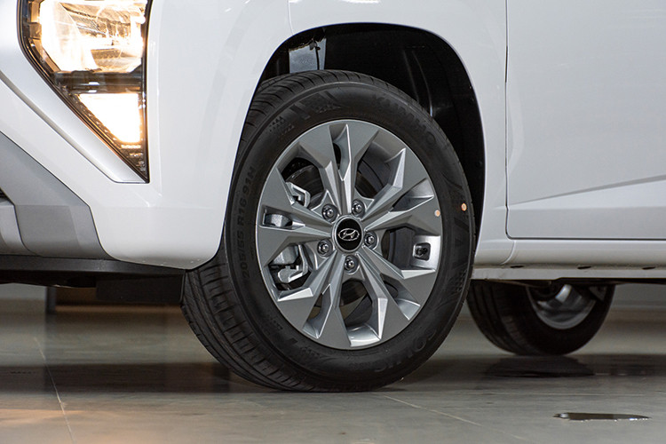 Trong khi đó, biến thể Hyundai Stargazer bản Tiêu chuẩn chỉ giảm 40 triệu, giá chỉ còn 449 triệu đồng, ngang ngừa một số mấu xe hạng A như Hyundai Grand i10 (cao nhất 455 triệu đồng). Không chỉ Hyundai Stargazer, nhiều dòng MPV khác cũng đang có chương trình khuyến mãi lớn.