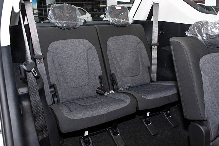 Tuy có giá bán tốt nhất phân khúc và trang bị hiện đại như hệ thống hỗ trợ lái ADAS trên bản Cao cấp, nhưng Stargazer X vẫn chưa tạo được bước đột phá. Một trong những nguyên nhân chính là thiết kế có xu hướng MPV, chưa theo phong cách "SUV hóa" như các đối thủ.