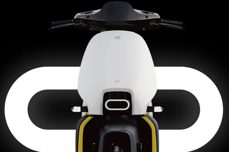 Các thông số cơ bản của ZEEHO EZ3i với chiều dài x rộng x cao lần lượt là 1.694 x 680 x 1.095 mm, chiều dài cơ sở 1242 mm, chiều cao yên 745 mm, khoảng sáng gầm xe 164 mm. Đặc biệt, dù là dòng xe giá rẻ nhưng ZEEHO EZ3i sở hữu rất nhiều công nghệ “đáng đồng tiền”.