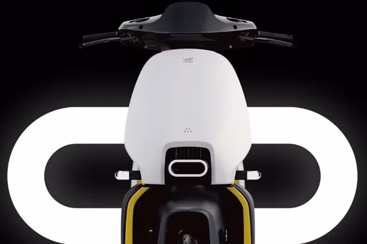 Các thông số cơ bản của ZEEHO EZ3i với chiều dài x rộng x cao lần lượt là 1.694 x 680 x 1.095 mm, chiều dài cơ sở 1242 mm, chiều cao yên 745 mm, khoảng sáng gầm xe 164 mm. Đặc biệt, dù là dòng xe giá rẻ nhưng ZEEHO EZ3i sở hữu rất nhiều công nghệ “đáng đồng tiền”.