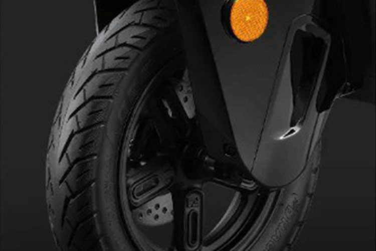 Về hiệu suất, ZEEHO EZ3i được trang bị động cơ trung tâm có công suất định mức 400 watt và tốc độ tối đa được giới hạn ở mức 25 km/h.